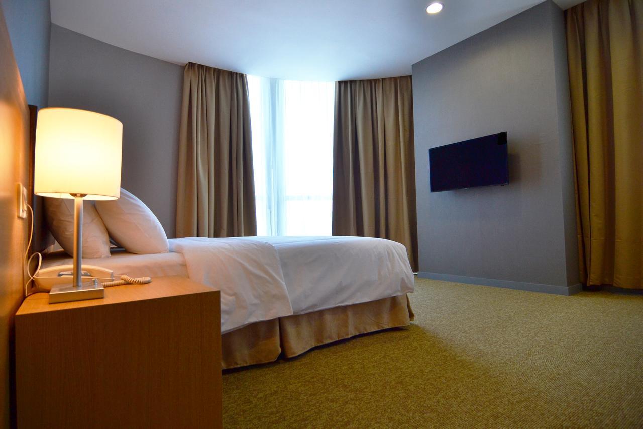 Hotel N°5 Kota Kinabalu Exteriör bild