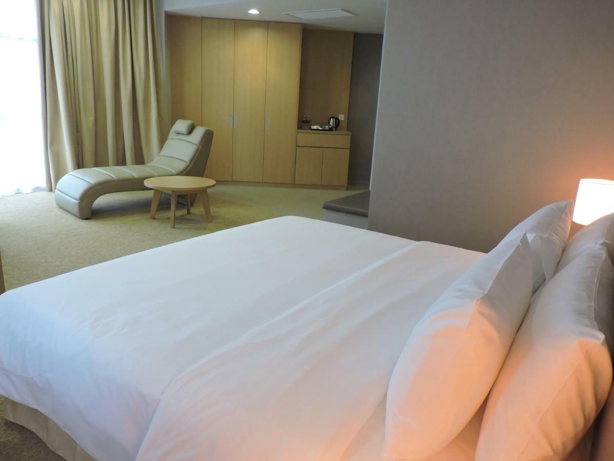 Hotel N°5 Kota Kinabalu Exteriör bild
